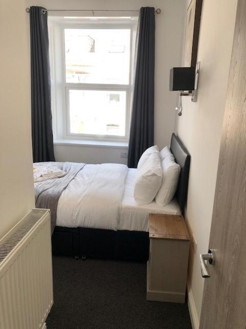 Ocean Holiday Apartments Plymouth Bagian luar foto