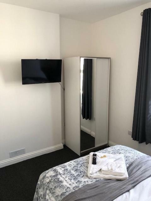 Ocean Holiday Apartments Plymouth Bagian luar foto