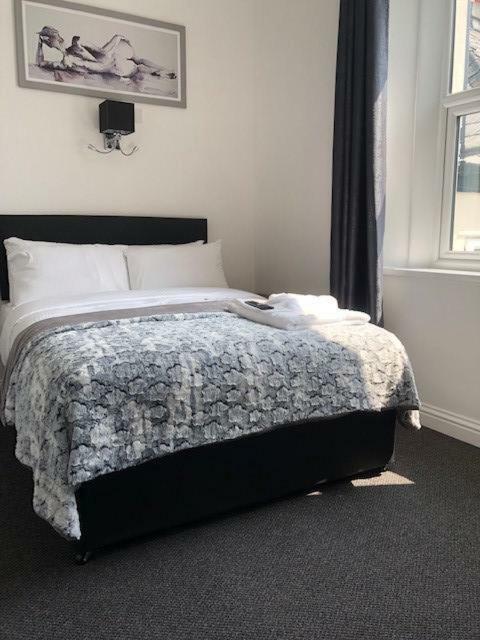 Ocean Holiday Apartments Plymouth Bagian luar foto