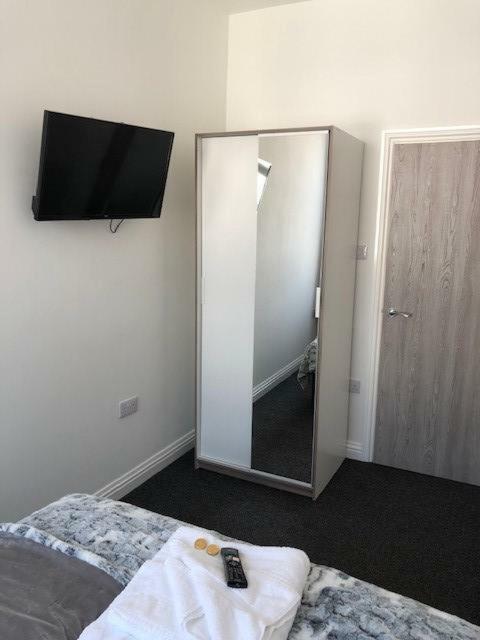 Ocean Holiday Apartments Plymouth Bagian luar foto