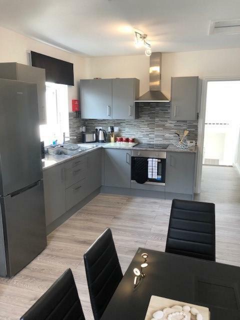 Ocean Holiday Apartments Plymouth Bagian luar foto