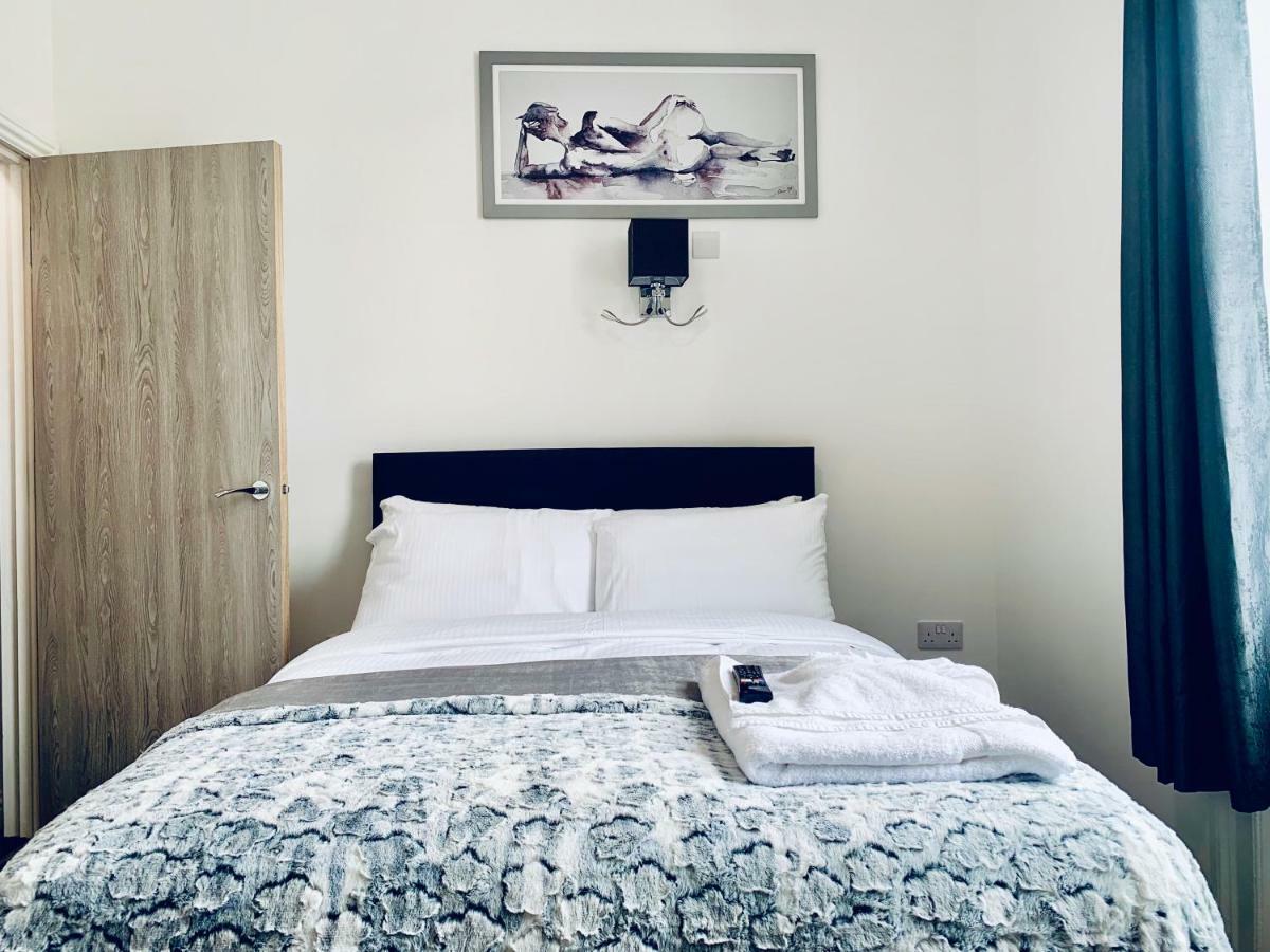 Ocean Holiday Apartments Plymouth Bagian luar foto