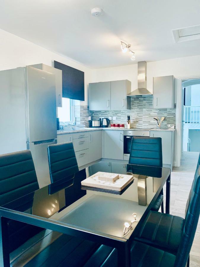 Ocean Holiday Apartments Plymouth Bagian luar foto